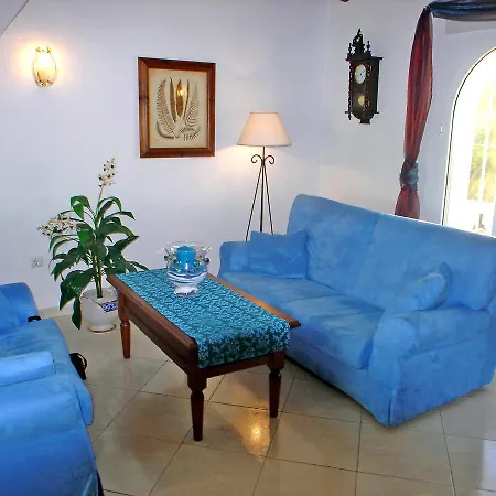 Villa Ma-nita *